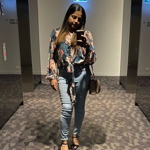 Meet your Posher, Abi